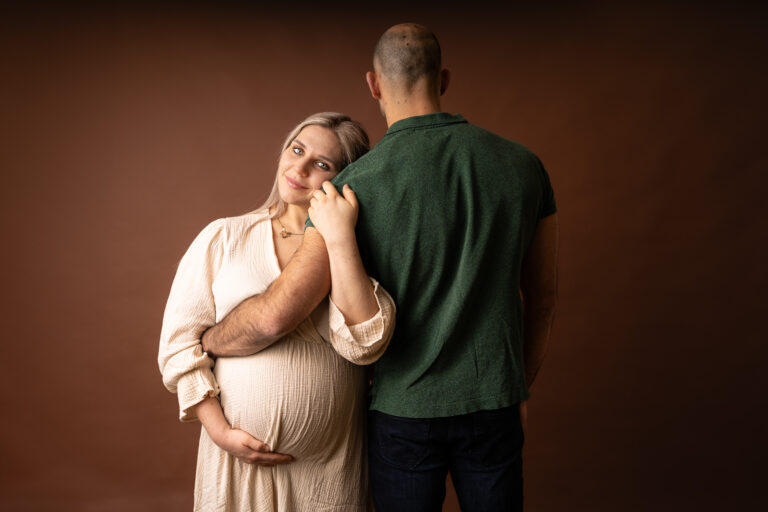 Wat niemand je vertelt over een zwangerschapsshoot (maar wat je wél moet weten)