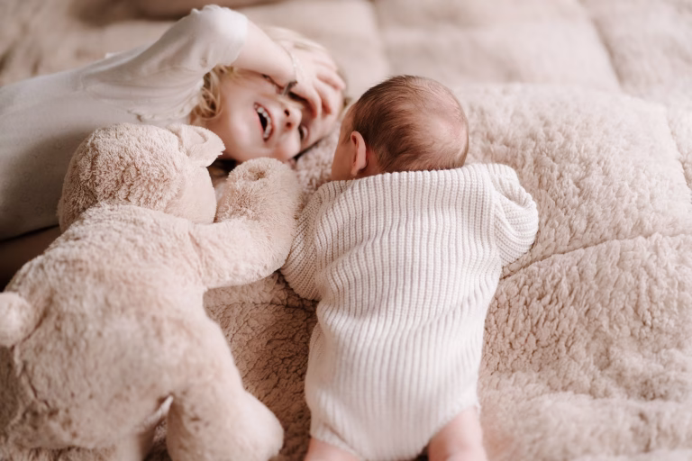 Newborn fotoshoot zuid limburg, peuter, handjes
